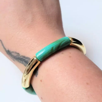 Bracelet jonc femme doré et coloré en résine acrylique – Bijou tendance estival, taille unique