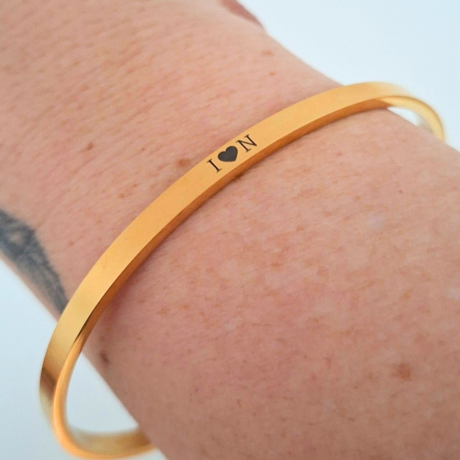 Bracelet jonc personnalisé en acier inoxydable – Deux initiales & cœur