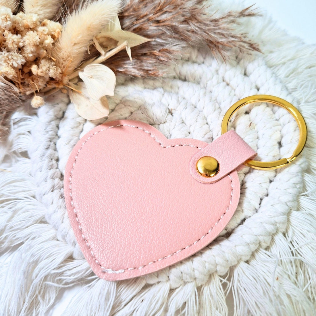 Porte-clés cœur rose personnalisable avec initiale dorée sur simili cuir