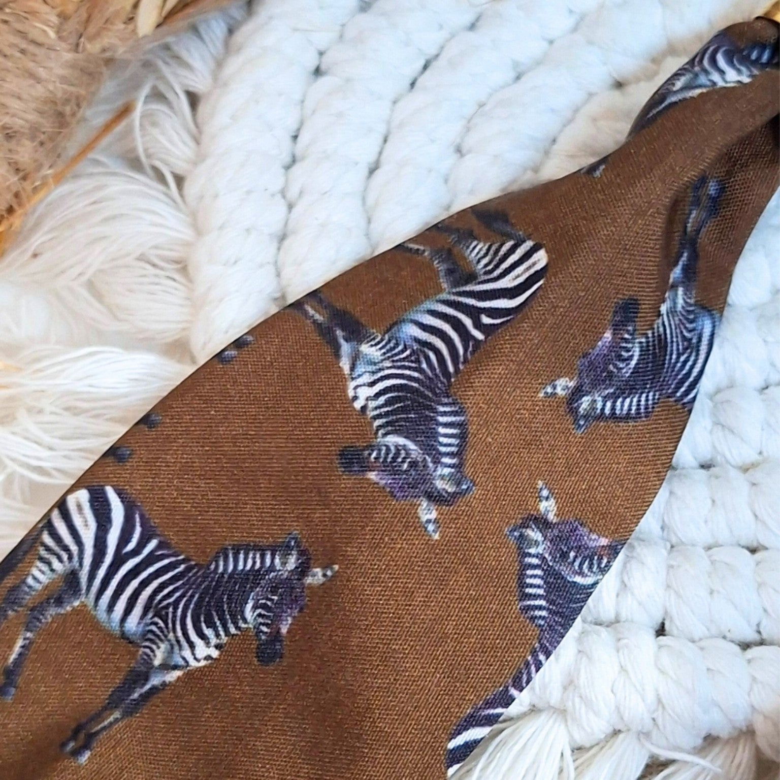 Fermoir doré avec chaîne d’extension du collier foulard zèbre