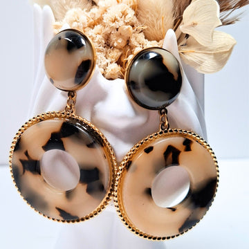 Boucles d’oreilles rondes acier inoxydable et résine marron crème