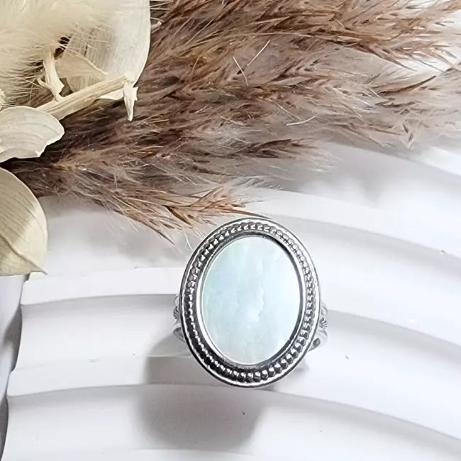 Bague nacre blanche ovale argentée ajustable en acier inoxydable