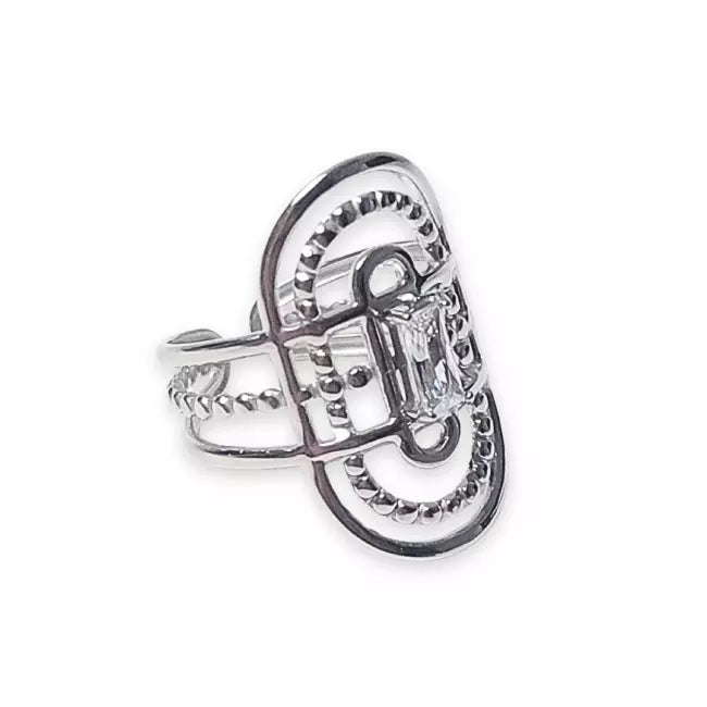 Bague argentée femme style vintage avec motif ajouré et strass rectangulaire