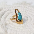 Bague femme dorée design moderne avec pierre turquoise bleue