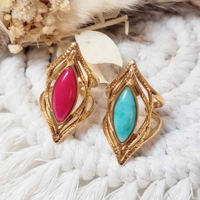 Bagues dorées femme en acier inoxydable, modèle avec pierre turquoise et pierre fuchsia, posées en duo