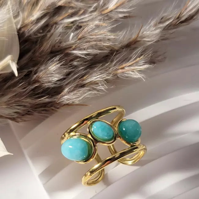 Bague dorée ajustable pour femme avec trois pierres bleu turquoise – Bijou tendance en acier inoxydable