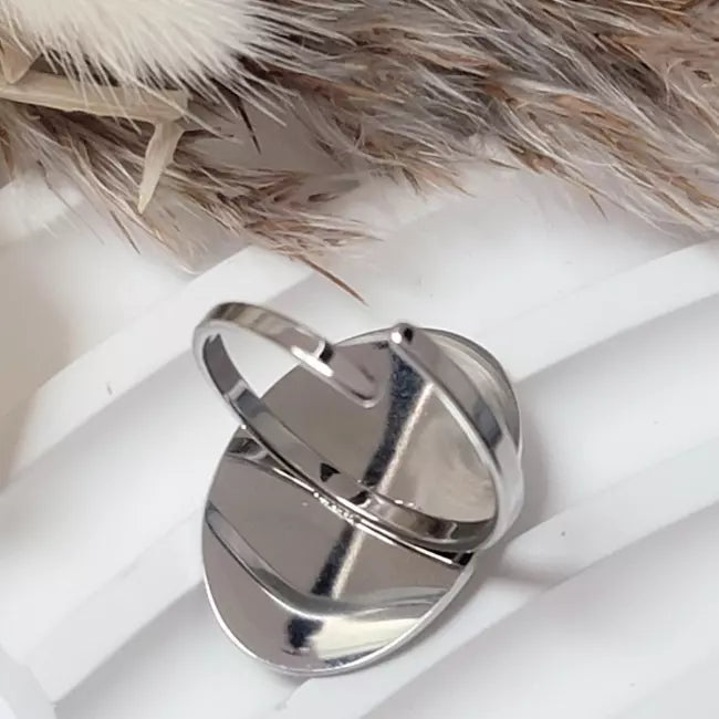 Bague ovale ajustable argentée en acier inoxydable vue de dos