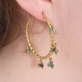 Boucle d’oreille créole dorée en acier inoxydable avec perles vertes et bleues jaspe