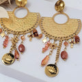 Boucles d’oreilles pendantes dorées style bohème chic avec breloques et perles colorées