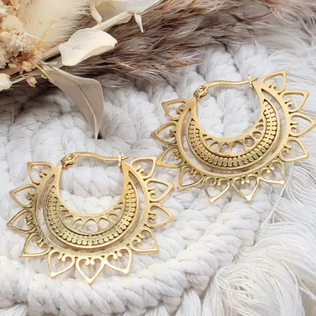 Boucles d’oreilles créoles dorées ajourées en acier inoxydable – style bohème femme