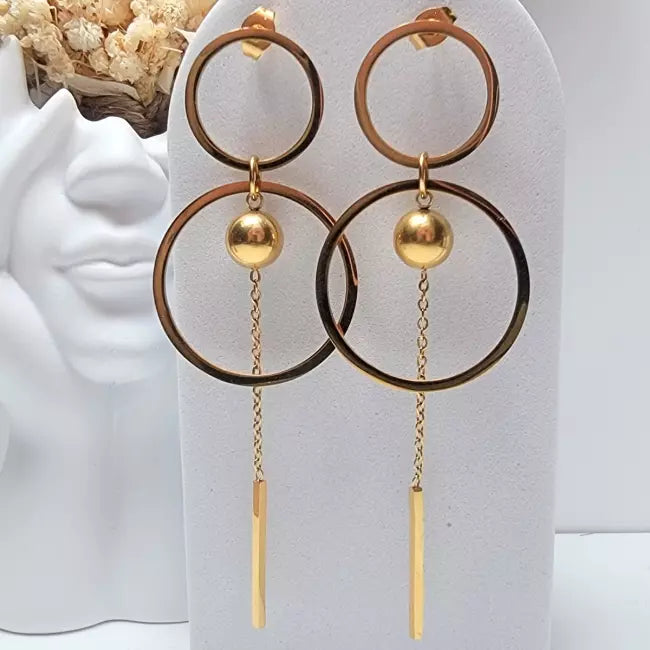 Boucles d’oreilles pendantes design géométrique avec cercles et perle dorée