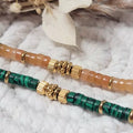 Bracelets fins femme perles dorées avec variantes beige et vert en acier inoxydable