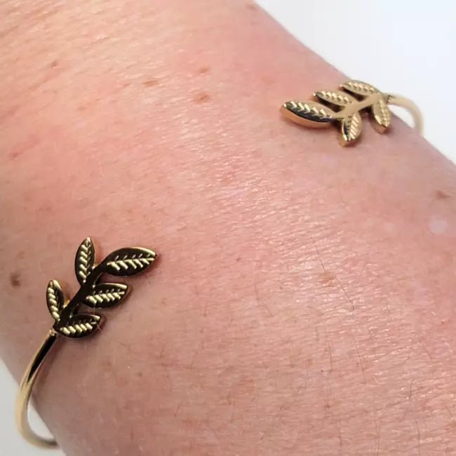 Bracelet jonc doré femme avec motifs feuilles d’olivier en acier inoxydable