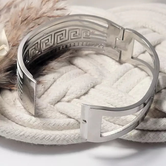 Vue intérieure du bracelet jonc femme large argenté en acier inoxydable