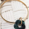 Bracelet jonc bohème femme doré avec pendentif fleur ronde verte