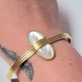 Bracelet jonc doré femme acier inoxydable avec nacre blanche ovale