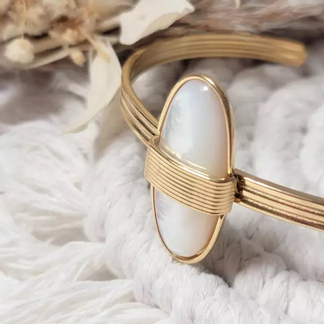 Bracelet jonc doré femme acier inoxydable avec nacre blanche ovale
