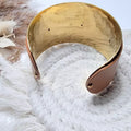 Bracelet manchette doré martelé intérieur vue dos