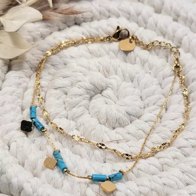 Bracelet multi rang femme doré et turquoise en acier inoxydable porté au poignet