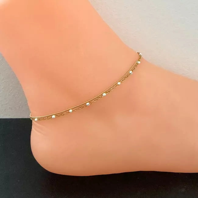 Chaîne de cheville femme en acier inoxydable doré avec petites perles blanches