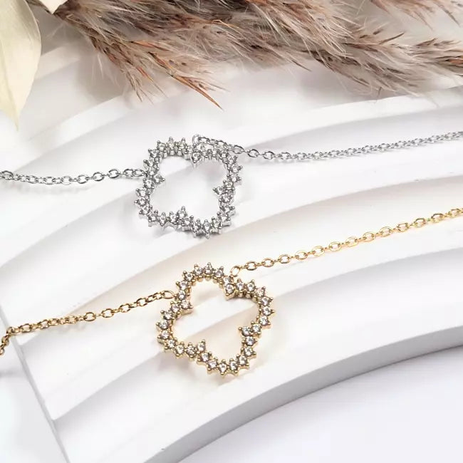 Colliers fleur en strass, acier inoxydable argenté et doré, pendentifs brillants en forme de fleur ajourée.