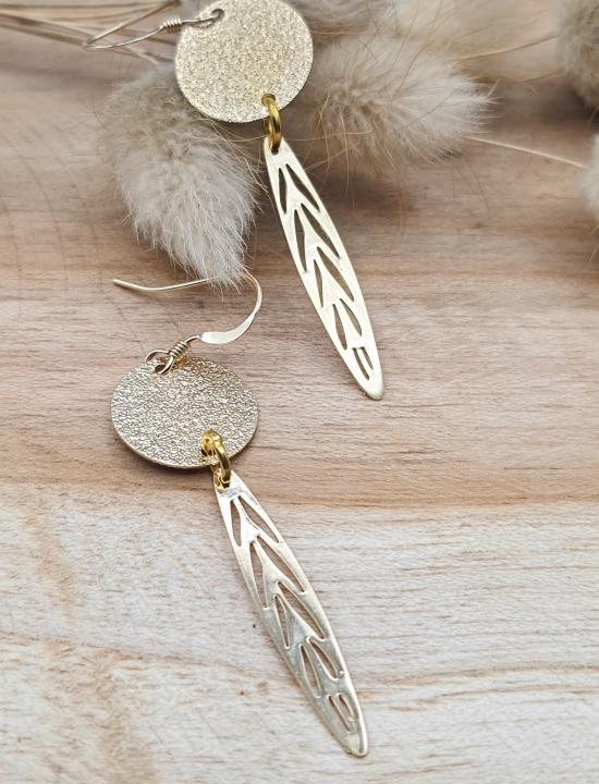 Boucles d'oreilles ailes pailletées en laiton doré