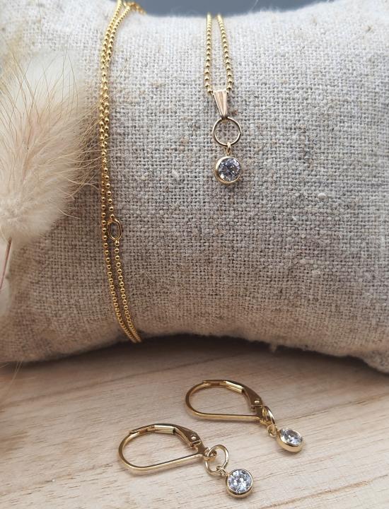 Ensemble bijoux, boucle d'oreilles et colliers en gold-filled 14 k et pendentif en zirconium
