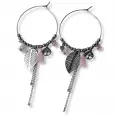 Boucles d’oreilles créoles en acier inoxydable avec breloques feuilles, perles rose pâle, pompons et chaînes – style bohème nature chic