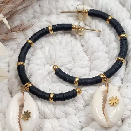Boucles d’oreilles bohèmes avec coquillage naturel – bijou femme noir doré