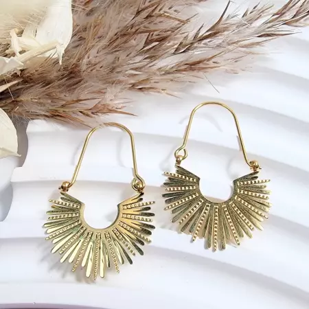 Boucles d'oreilles dorées en forme de soleil