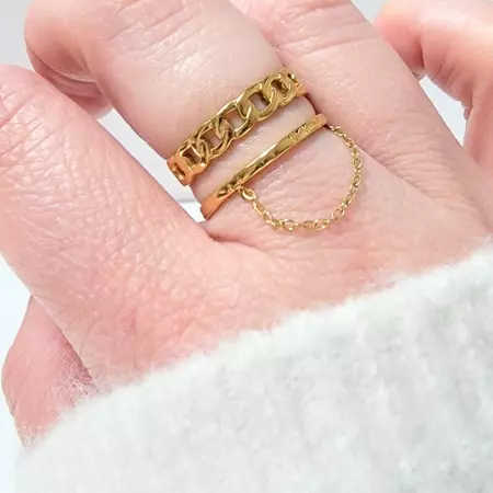 Bague dorée ajustable portée au doigt, triple style chaîne martelée et chaînette décorative