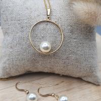 Ensemble  boucle d'oreilles et collier en gold-filled 14k et perles nacrées