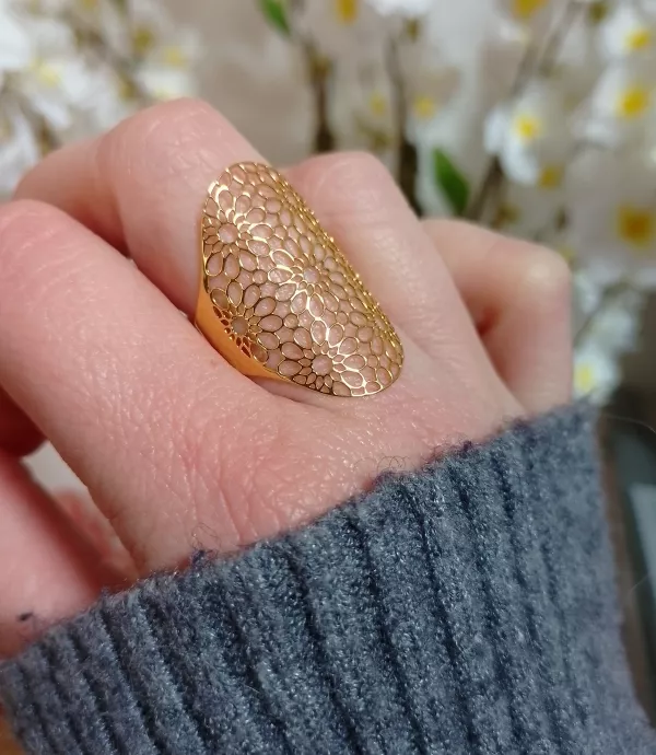 Grande bague doré ajustable ovale fleur ajourée