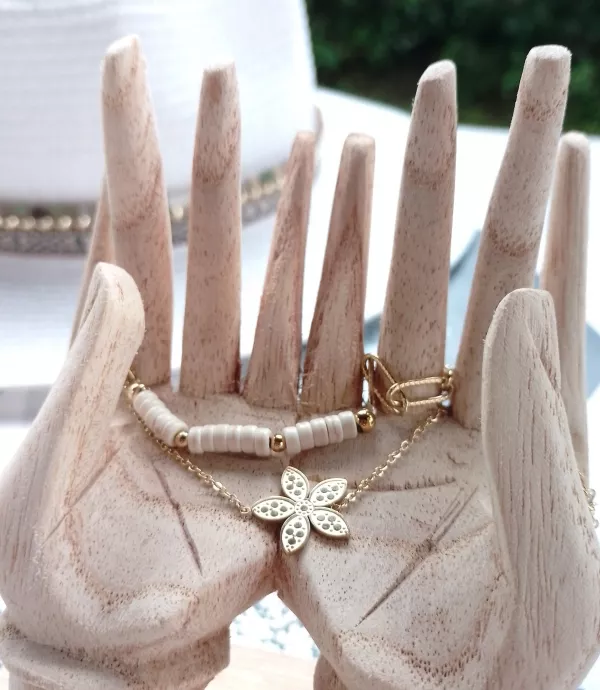 Bracelet ajustable deux rangs fleurs et perles blanches en acier inoxydable
