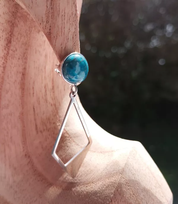 Boucles d'oreilles pendante argenté et sa pierre gemme Apatite