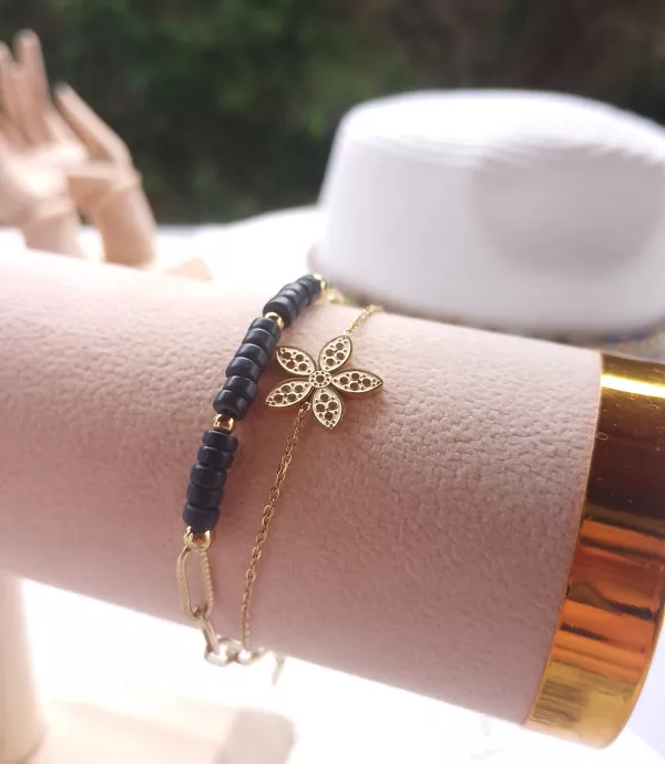 Bracelet ajustable deux rangs fleurs et perles noires en acier inoxydable