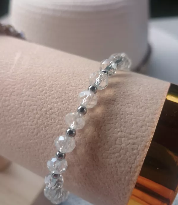Bracelet perles à facettes transparentes